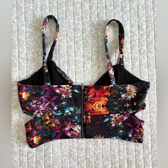 ASTR the Label Floral Side Cut Out Crop Top | Size Medium M - Picture 3 of 9